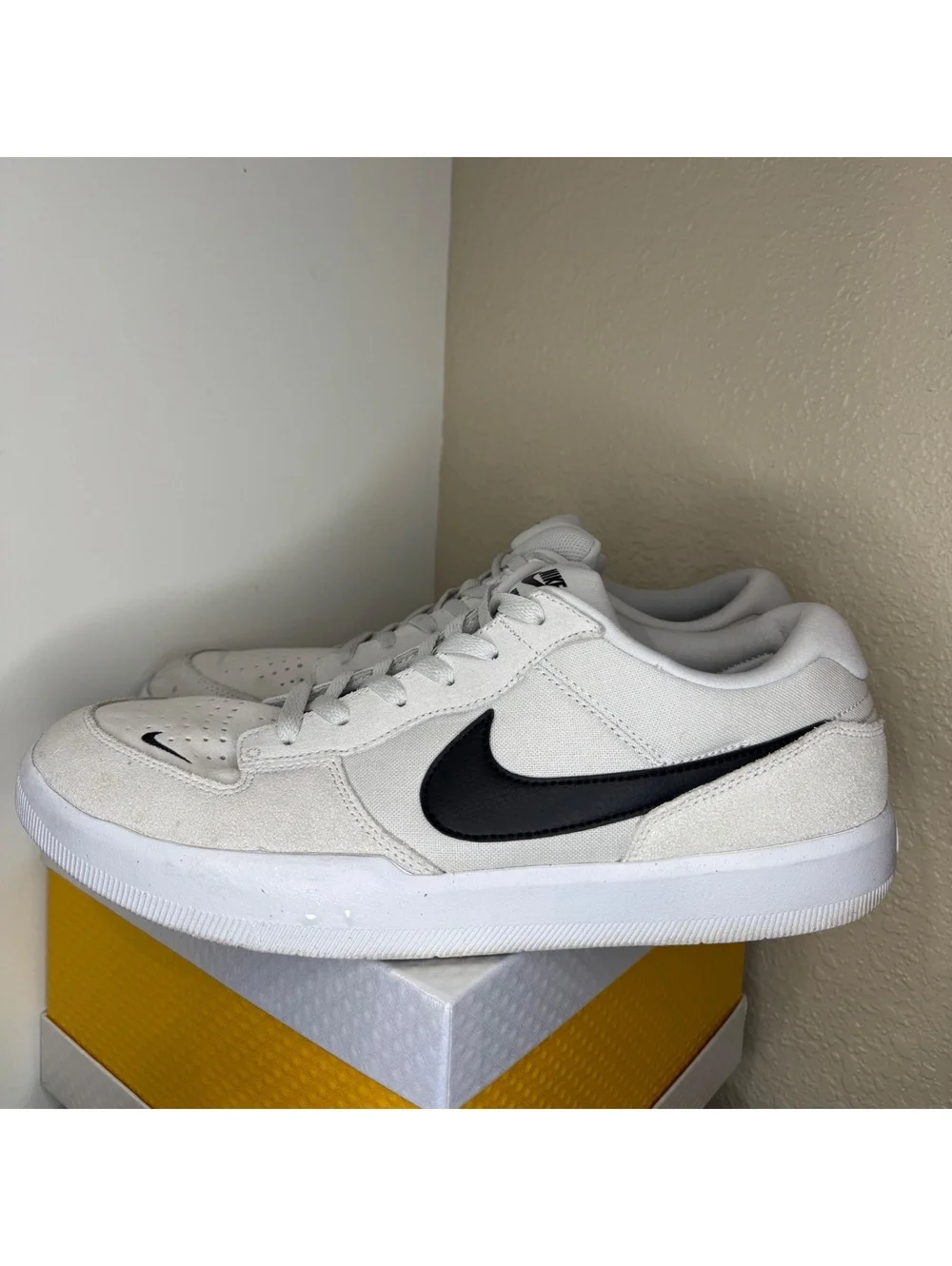 Nike SB Force 58 White Black Skate Shoes Sneakers Men’s Size 13 Preowned